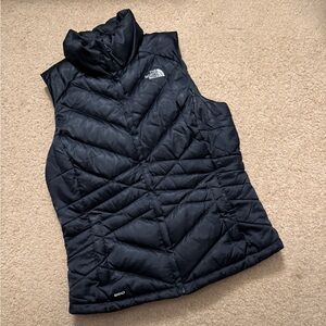 The North Face 550 Quilted Black Puffer Vest Medium (satin Black)